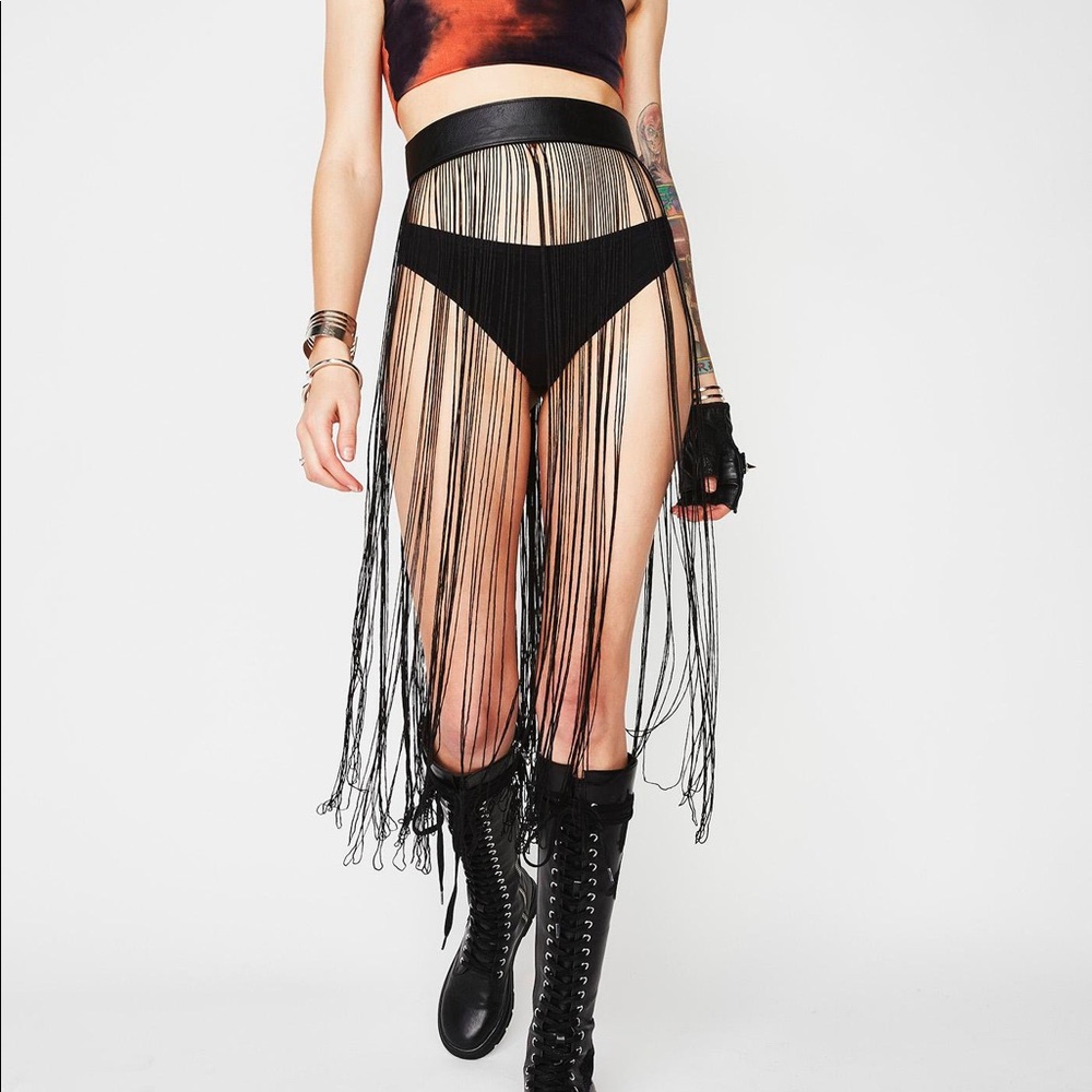 Flowin’ Free Black Fringe Belt